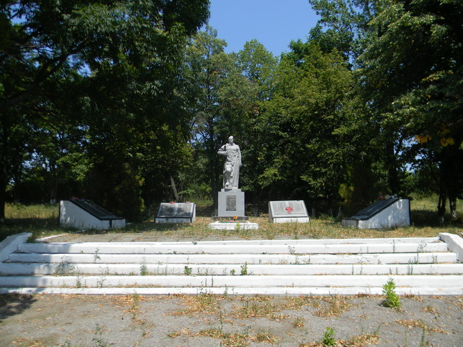 Памятник И.Абышева 01